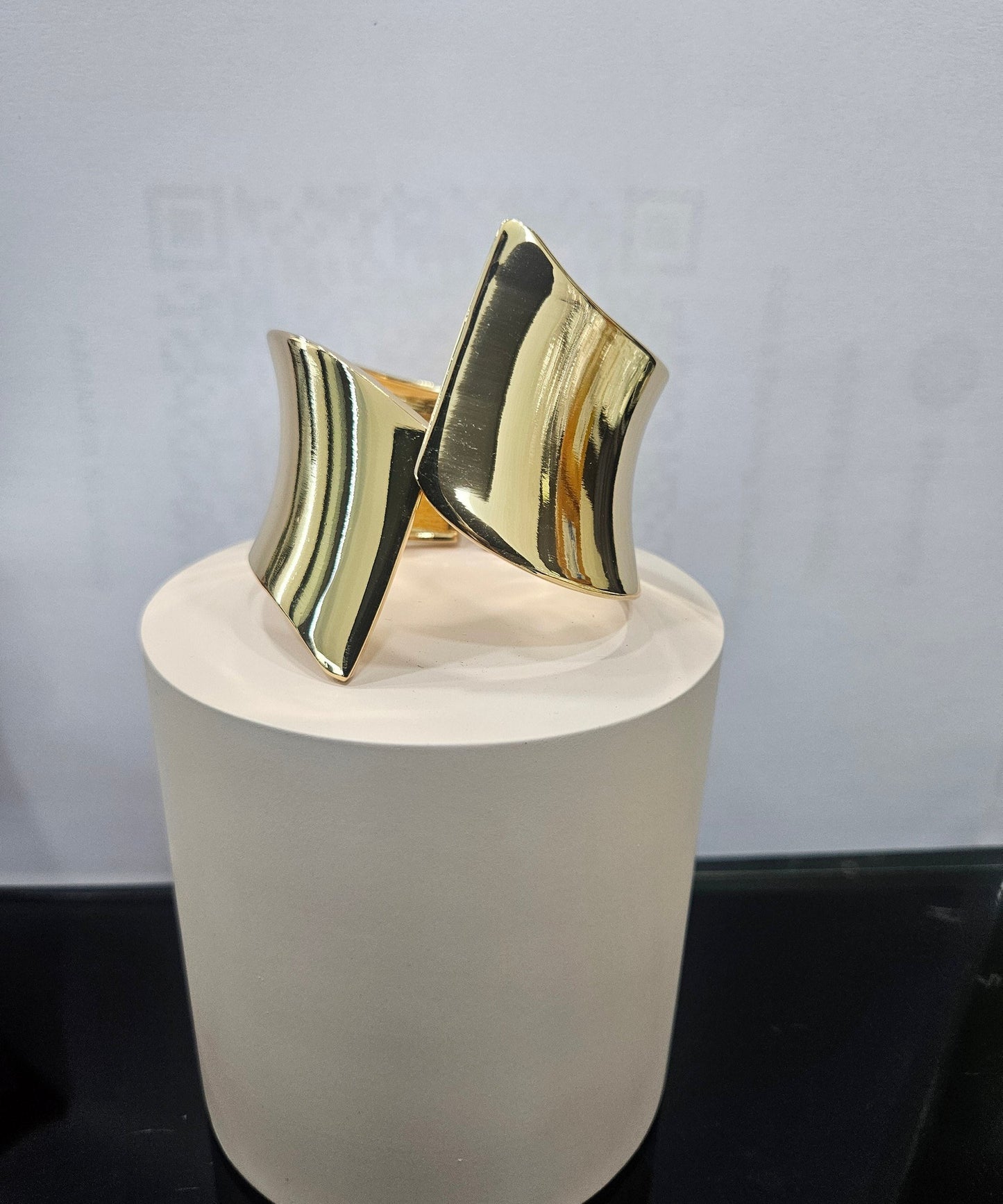 Nova Curve Cuff