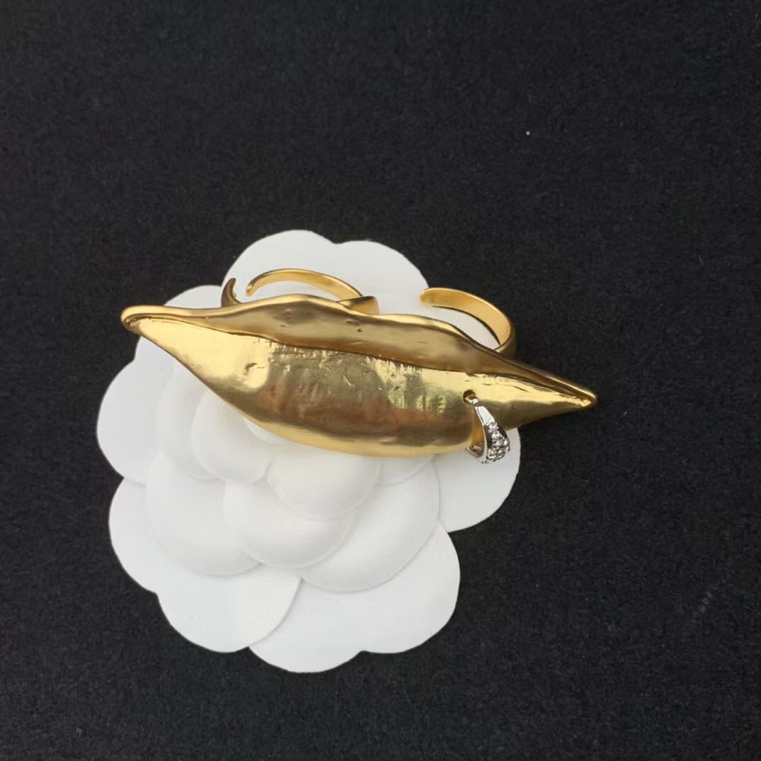 Lips ring