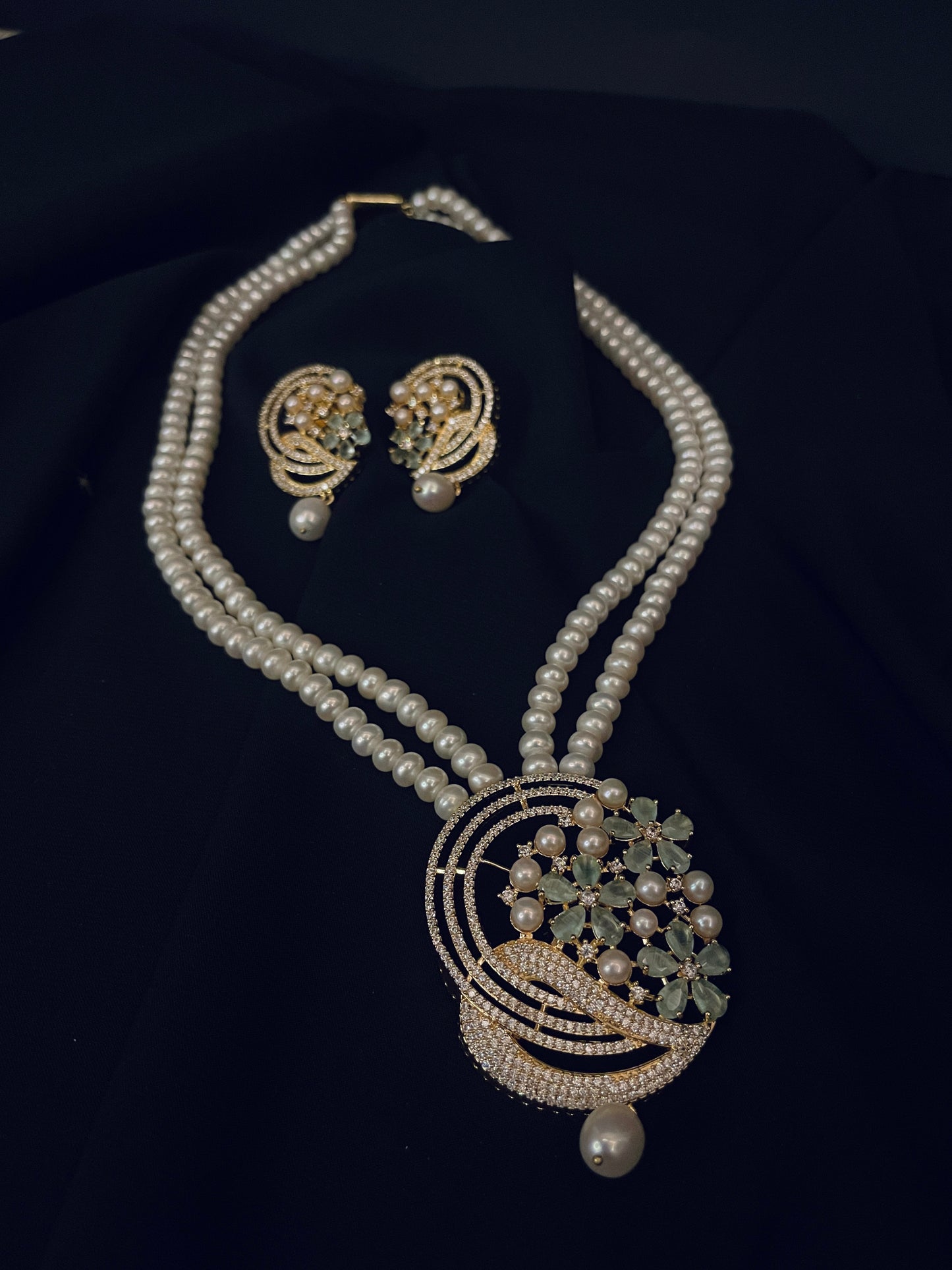 Namyah Pure Pearl Necklace Set