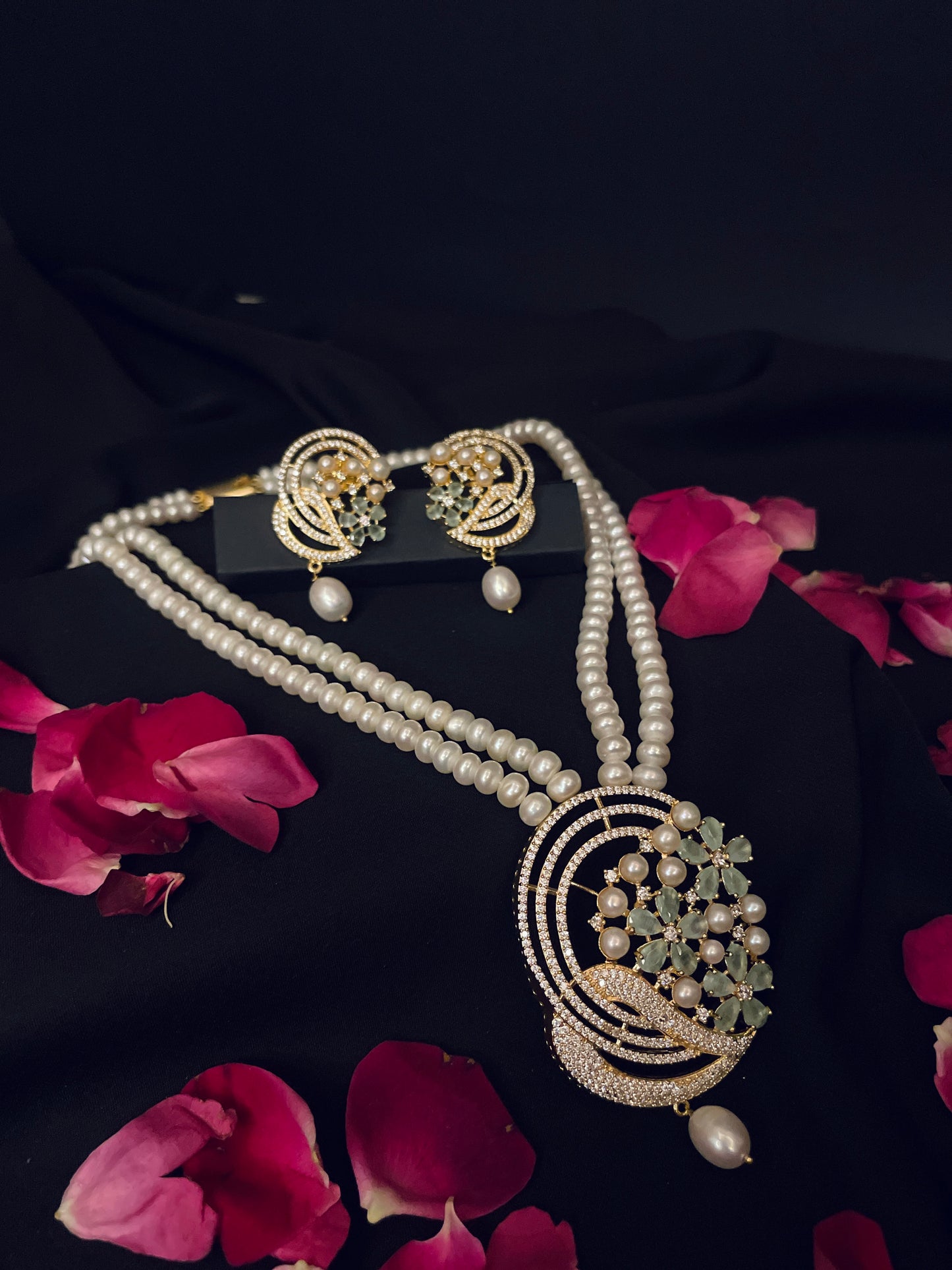 Namyah Pure Pearl Necklace Set