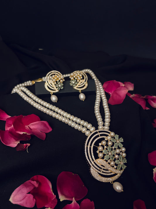 Namyah Pure Pearl Necklace Set