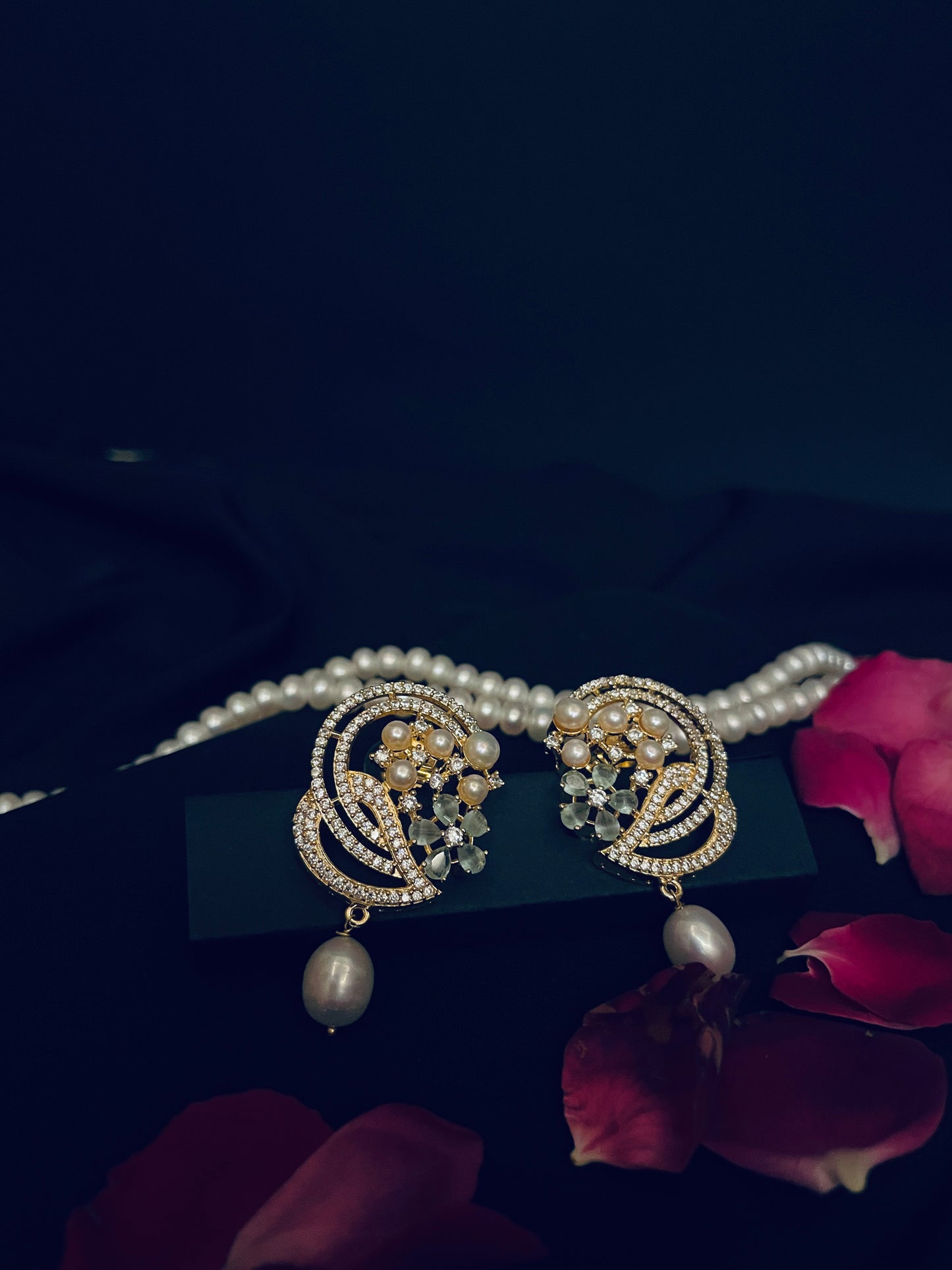 Namyah Pure Pearl Necklace Set