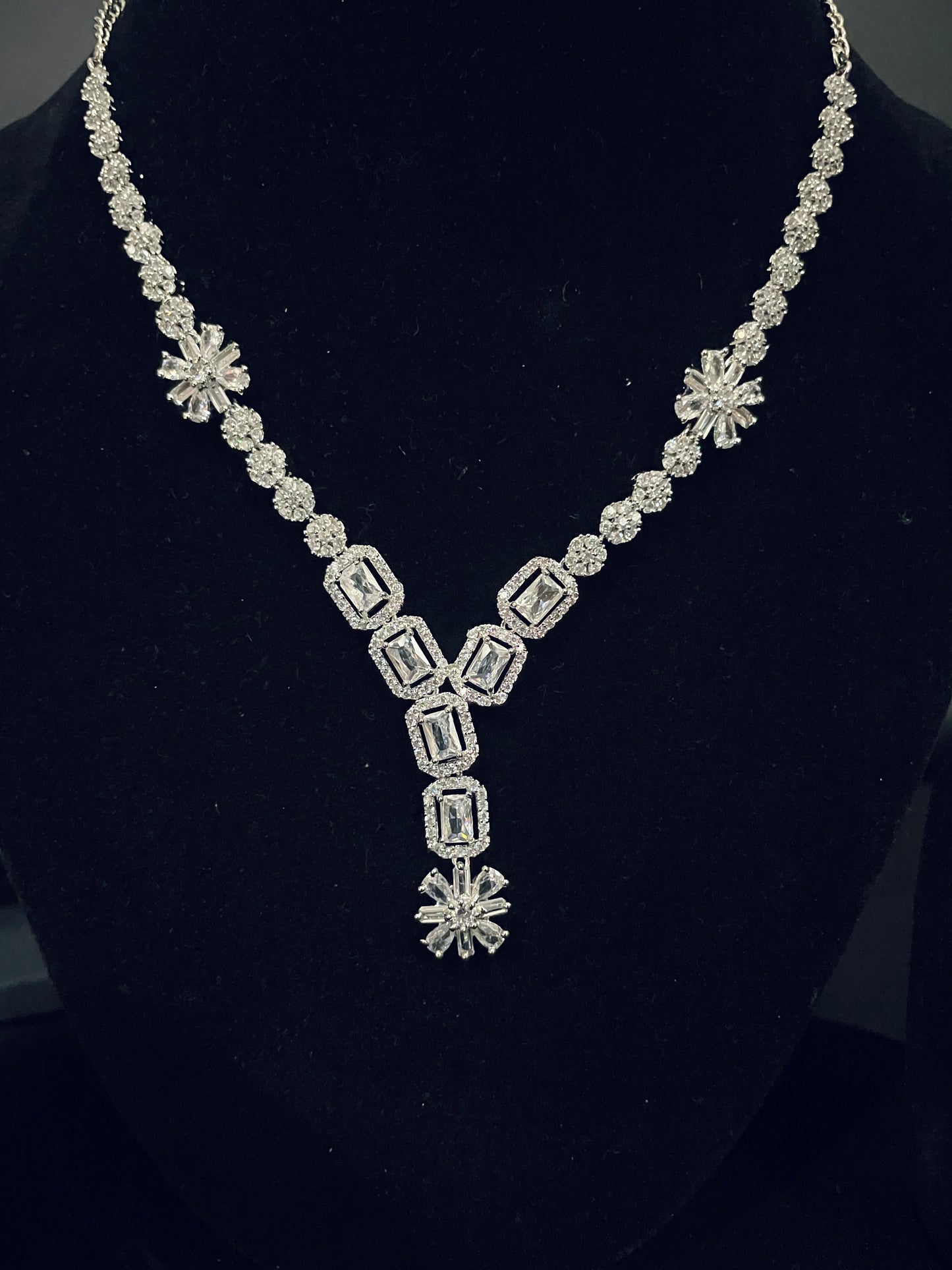 Aaranya AD Necklace Set- White