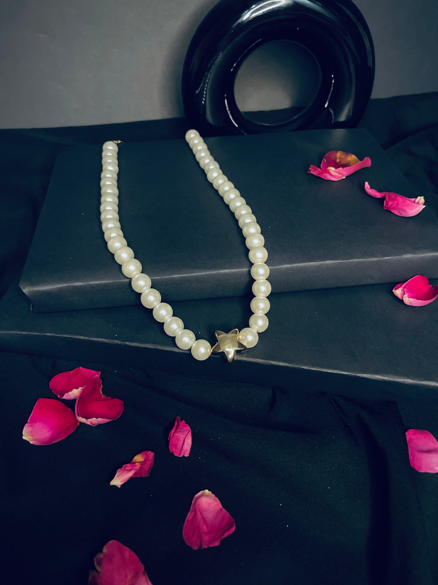 Elica Pearl Neckpiece