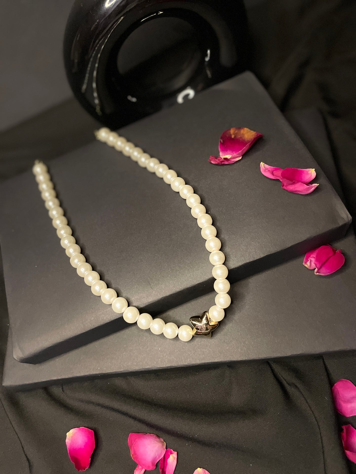 Elica Pearl Neckpiece