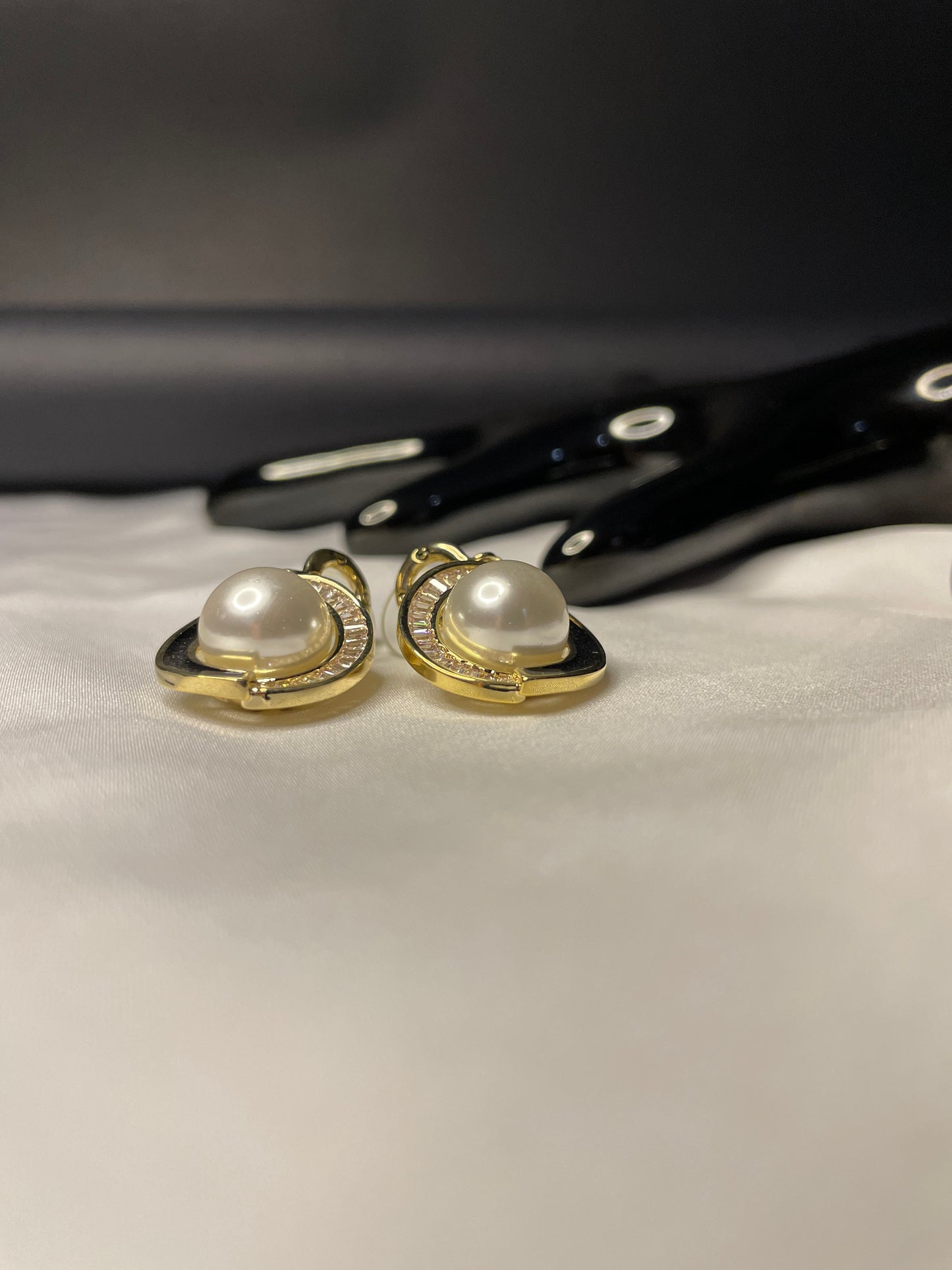 Lauren Pearl Classic Earrings