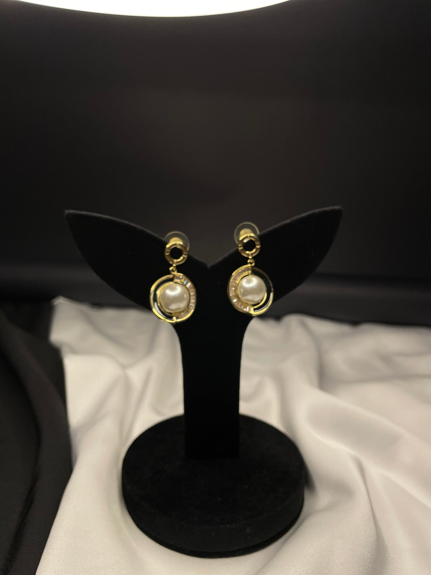 Lauren Pearl Classic Earrings