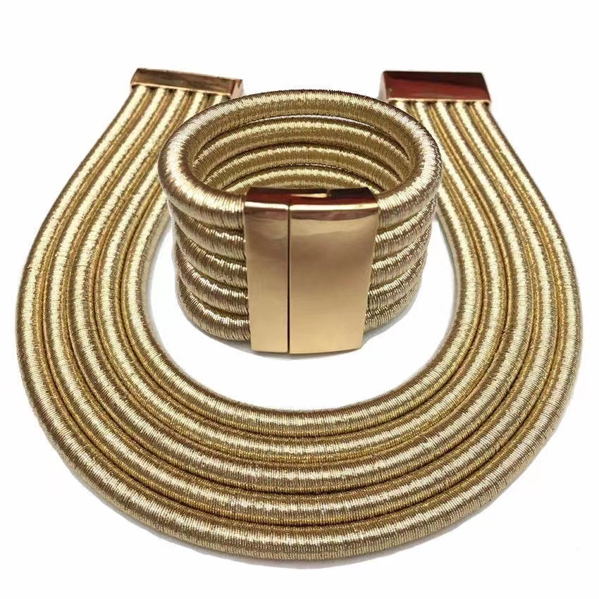 Zyra Loop Necklace